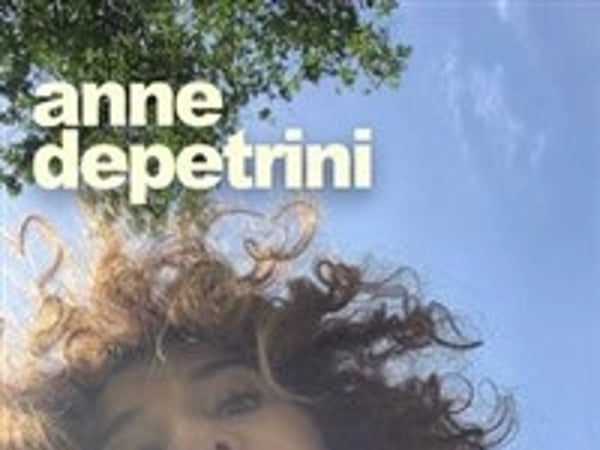 Anne Depetrini dans À côté