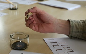 Atelier de calligraphie romaine