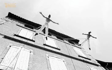 Suspend's, Spectacle de danse verticale sur façade