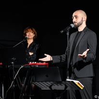 "Ils disent qu'il y a un remède" : spectacle poésie et musique