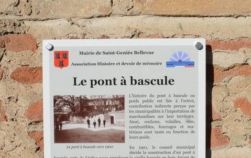 Visite guidée autour des plaques mémorielles apposées sur les lieux remarquables de la commune de Saint-Geniès-Bellevue