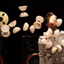 "Suite pour une porte et un soupir" de Tom Lacoste