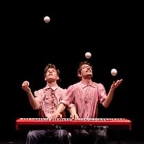 Paul et Màx, La Suite (sur Bach) Bien Calée pour piano et balles à 4 mains