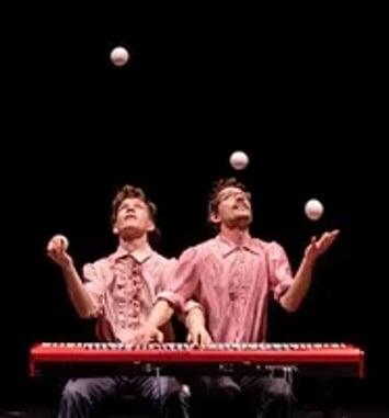 Paul et Màx, La Suite (sur Bach) Bien Calée pour piano et balles à 4 mains