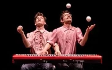 Paul et Màx, La Suite (sur Bach) Bien Calée pour piano et balles à 4 mains