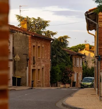 Sur les chemins du patrimoine à Bazus, balade entre nature et histoire