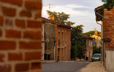 Sur les chemins du patrimoine à Bazus, balade entre nature et histoire