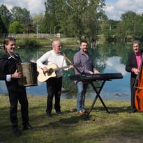 Passo Cansoun — Traversée des Pyrénées en chansons