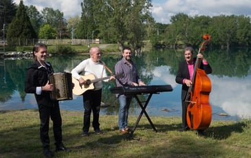 Passo Cansoun — Traversée des Pyrénées en chansons
