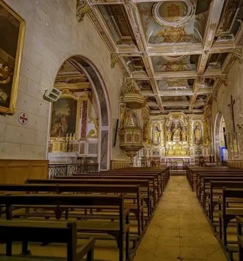 Découverte d'une chapelle remarquable avec un décor baroque du XVIIe siècle