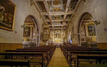 Découverte d'une chapelle remarquable avec un décor baroque du XVIIe siècle