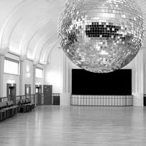 Le Bal