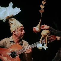 Carton un spectacle cabane pour les petits