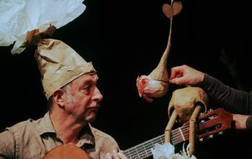 Carton un spectacle cabane pour les petits