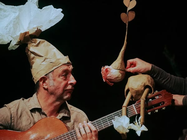 Carton un spectacle cabane pour les petits