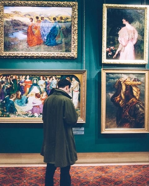 Exposition d'œuvres abstraites