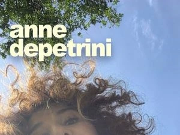 Anne Depetrini dans À côté