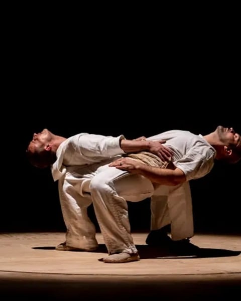 Secrets • Compagnie de Cirque "eia"