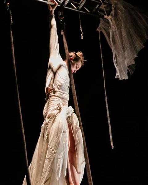 Secrets - Compagnie de Cirque « eia »