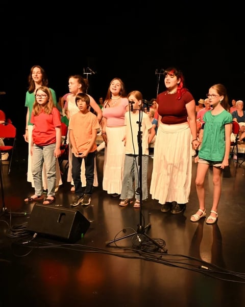 Chor'all Songs's, Coccinelle en scène et l'École de danse