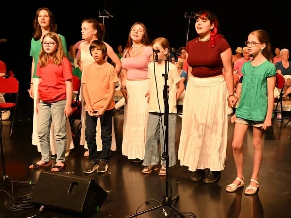 Chor'all Songs's, Coccinelle en scène et l'École de danse